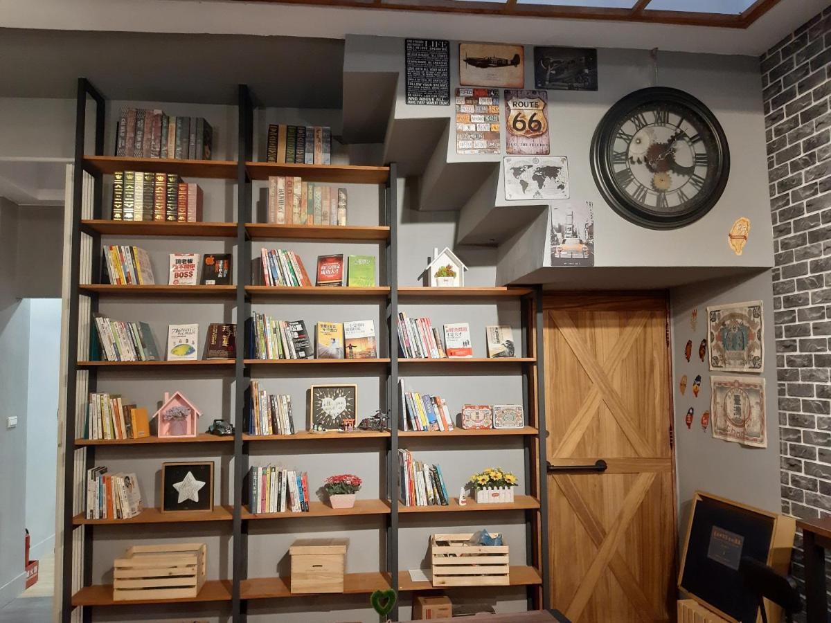 Quiet Hostel - Minquan Inn Тайнан Екстериор снимка
