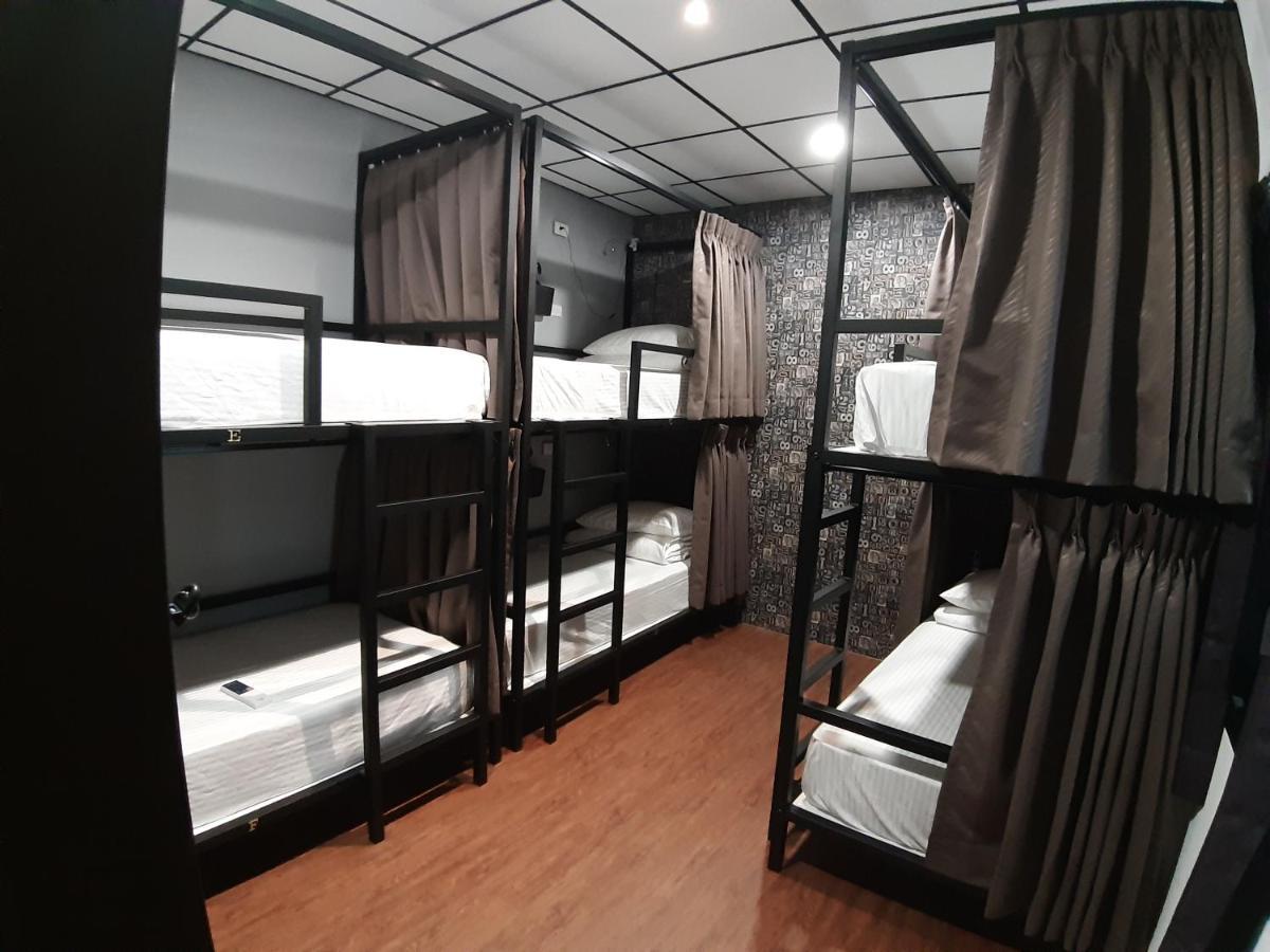 Quiet Hostel - Minquan Inn Тайнан Екстериор снимка