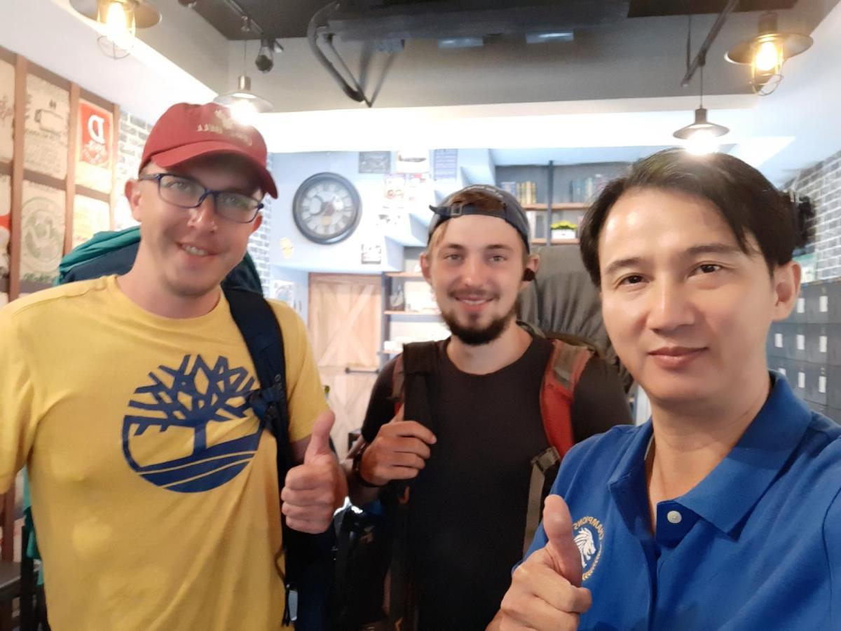 Quiet Hostel - Minquan Inn Тайнан Екстериор снимка