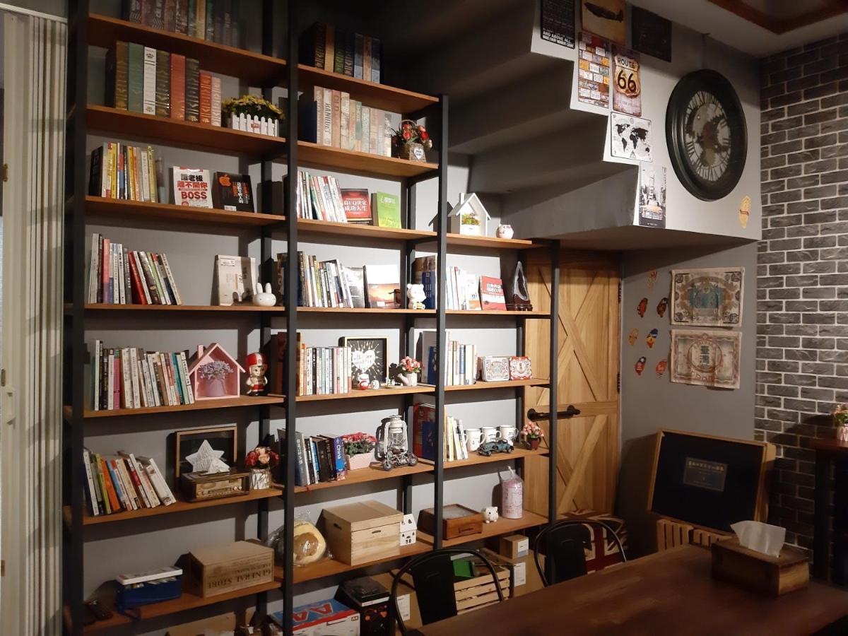Quiet Hostel - Minquan Inn Тайнан Екстериор снимка